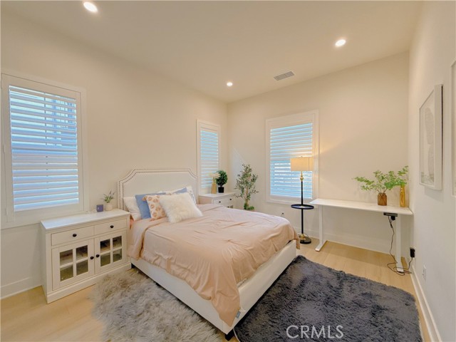 104 Bright Star, Irvine CA: https://media.crmls.org/medias/f8c55f4f-9229-4bff-af0b-e0af2b59f06b.jpg