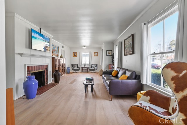 Detail Gallery Image 2 of 19 For 743 N. Janss St., Anaheim,  CA 92805 - 3 Beds | 2 Baths