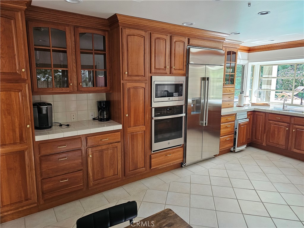 https://media.crmls.org/medias/f8c5c8b3-60e8-4917-aebb-0013a561c2e3.jpg?preset=X-Large