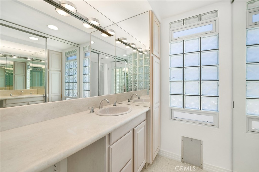 MLS #OC25272387 image #15