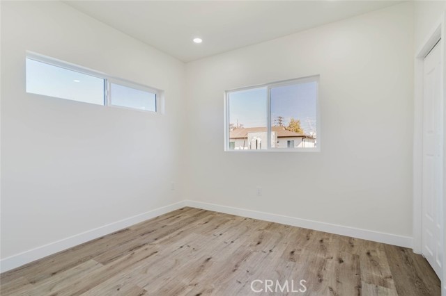 5732 Willowcrest Avenue, 3 photo 22