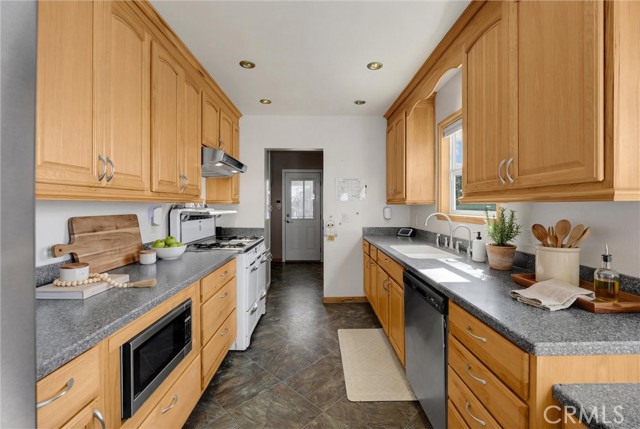 Detail Gallery Image 10 of 32 For 806 E I, Ontario,  CA 91764 - 3 Beds | 1/1 Baths