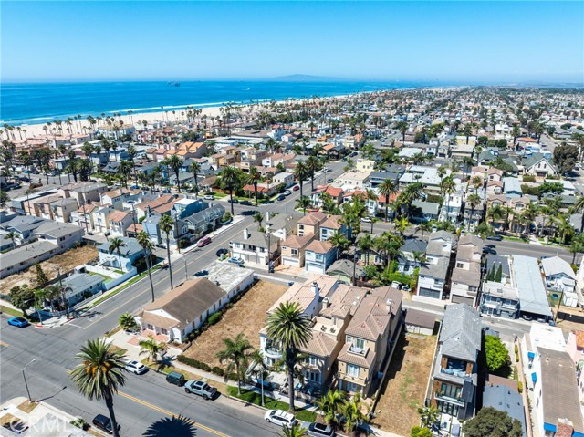 309 8th Street, Huntington Beach CA: https://media.crmls.org/medias/f8c63e27-f2b0-428e-b81b-236009ade81b.jpg