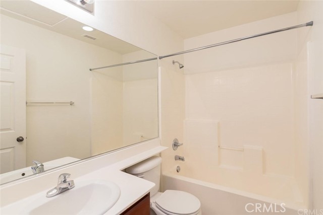 Detail Gallery Image 4 of 13 For 33546 Cedar Creek Lane, Lake Elsinore,  CA 92532 - 4 Beds | 3 Baths