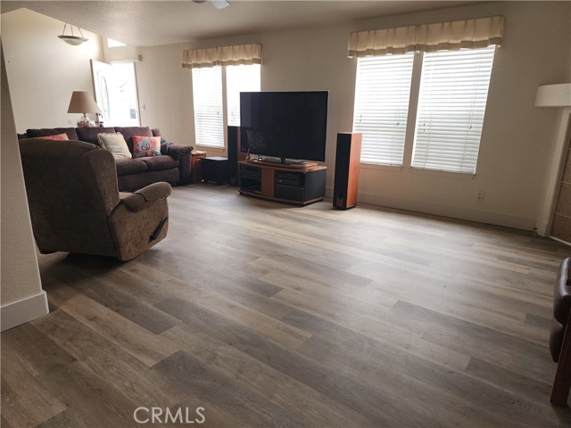 Detail Gallery Image 8 of 13 For 310 Magpie, Fountain Valley,  CA 92708 - 3 Beds | 2 Baths