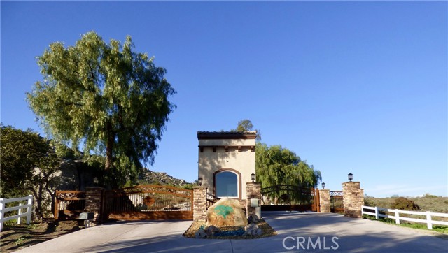 23685 Tapatia Road, Homeland CA: https://media.crmls.org/medias/f8c76e77-126a-4af2-b2f3-7ee73ce313c9.jpg