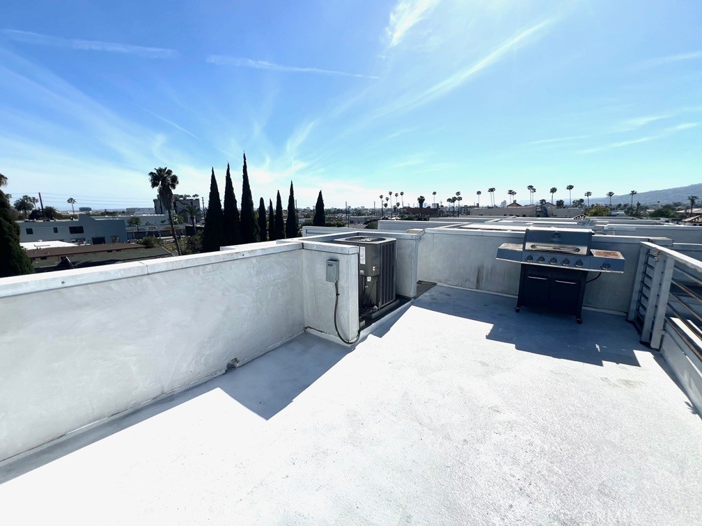 https://media.crmls.org/medias/f8c80927-c377-4926-b7c9-732a727fc435.jpg?preset=X-Large