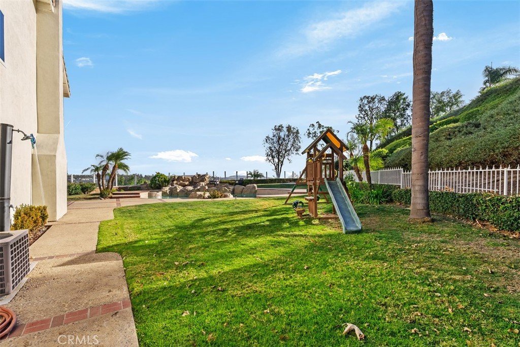 https://media.crmls.org/medias/f8c8de1b-f088-4ae7-ab9b-5625a8290b97.jpg?preset=X-Large