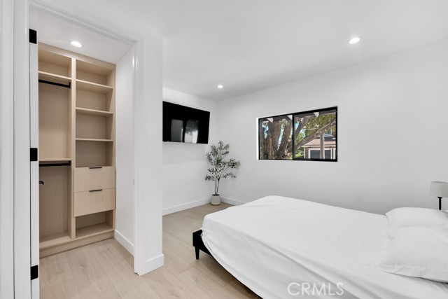 17072 Oak View Drive, Encino CA: https://media.crmls.org/medias/f8c95e87-8e4d-482f-b036-8a415d1b80e5.jpg