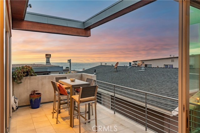 1211 Bayview Drive, Manhattan Beach, California 90266, 4 Bedrooms Bedrooms, ,4 BathroomsBathrooms,Residential,Sold,Bayview,SB21169008
