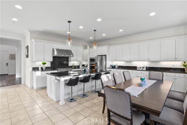 Detail Gallery Image 13 of 73 For 27601 Skylark Ln, Saugus,  CA 91350 - 6 Beds | 5/1 Baths