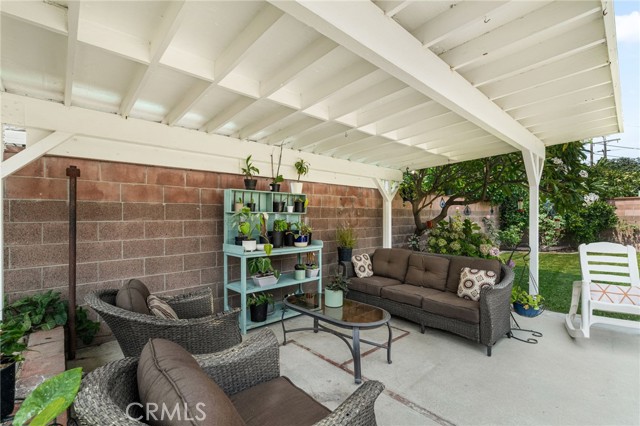 2137 Ostrom Avenue, Long Beach CA: https://media.crmls.org/medias/f8cd0625-5d00-4c94-9e92-497e38dc4018.jpg