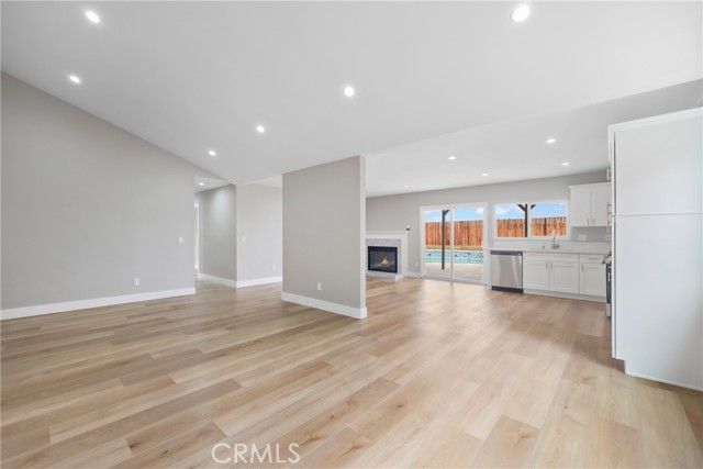 Detail Gallery Image 5 of 30 For 44014 Raysack Ave, Lancaster,  CA 93535 - 4 Beds | 2 Baths