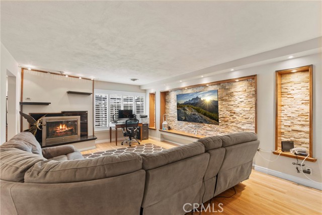 Detail Gallery Image 3 of 21 For 1271 N Tulare Way, Upland,  CA 91786 - 4 Beds | 3 Baths