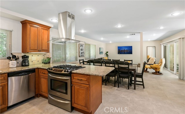 617 Iris Avenue, Corona del Mar CA: https://media.crmls.org/medias/f8ced2b5-1f4b-4d05-8563-6cd549f9bb30.jpg