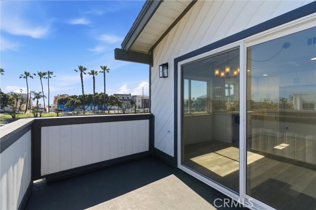 Detail Gallery Image 23 of 49 For 203 Cedar St a & B,  Newport Beach,  CA 92663 - 4 Beds | 3 Baths