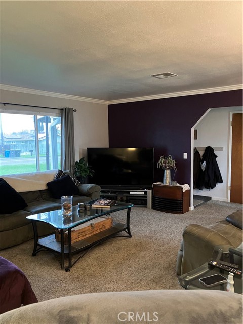 1976 6th Street, Oroville CA: https://media.crmls.org/medias/f8cfe083-0a2e-4948-bf9c-c326e4ff7119.jpg