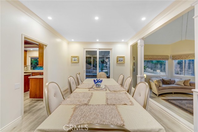 3866 Hunter Crest Court, Moorpark CA: https://media.crmls.org/medias/f8d04081-77bd-4eb3-b71a-edf4cebba29a.jpg