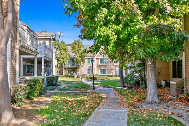 Detail Gallery Image 9 of 11 For 8806 Chelmsford Way a,  Inglewood,  CA 90305 - 2 Beds | 1 Baths