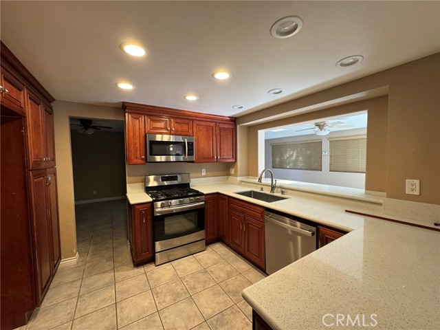 Detail Gallery Image 5 of 28 For 45712 Classic Way, Temecula,  CA 92592 - 4 Beds | 3 Baths