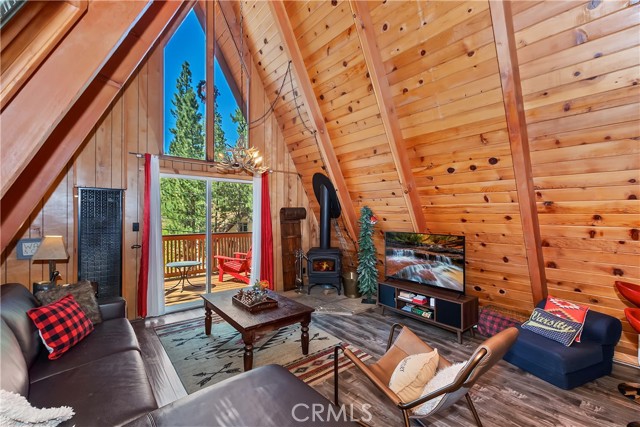Detail Gallery Image 4 of 33 For 101 W Rainbow Bld, Big Bear City,  CA 92314 - 2 Beds | 2 Baths