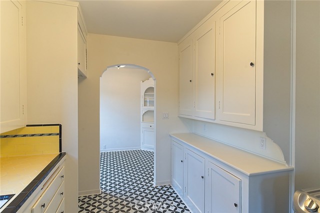 550 N 1st Avenue, Upland CA: https://media.crmls.org/medias/f8d37864-0478-4d91-b554-c4991d1bae73.jpg