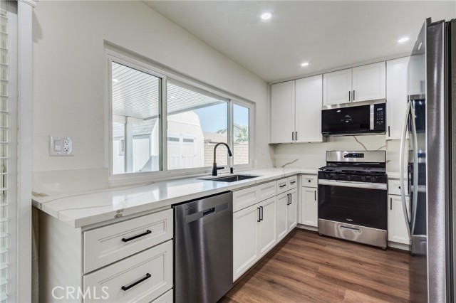 Detail Gallery Image 6 of 25 For 12464 Kumquat Pl, Chino,  CA 91710 - 4 Beds | 2 Baths