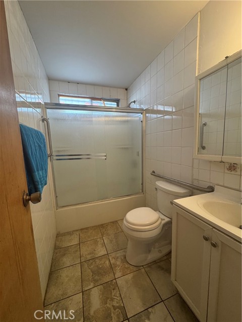 Detail Gallery Image 8 of 17 For 529 531 Sydney Dr, East Los Angeles,  CA 90022 - 5 Beds | 2 Baths