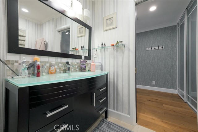 2528 N Orchard Drive, Burbank CA: https://media.crmls.org/medias/f8d5e087-aad6-4e06-abd3-fa804b217c84.jpg
