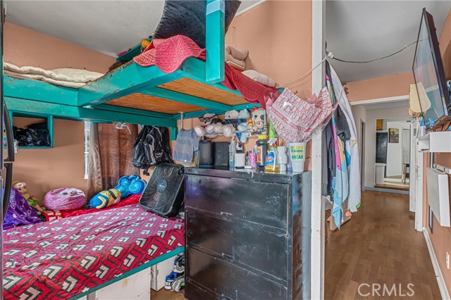 11513 S San Pedro, Los Angeles CA: https://media.crmls.org/medias/f8d62ff2-9191-4cf0-8d4c-f4322a06f16f.jpg