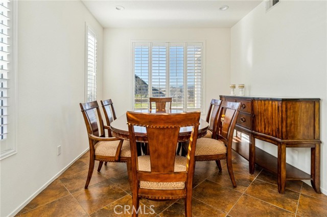 Detail Gallery Image 7 of 44 For 22939 Raintree, Saugus,  CA 91390 - 4 Beds | 3 Baths