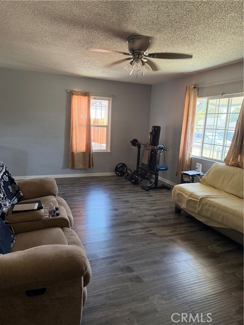 230 E 21st Street, San Bernardino CA: https://media.crmls.org/medias/f8d71e41-29b6-47ad-b766-e5e7220e92dc.jpg