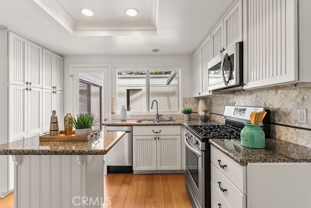 21 Morena, Irvine CA: https://media.crmls.org/medias/f8d7380c-f42e-4264-a79d-7157e1e812d7.jpg