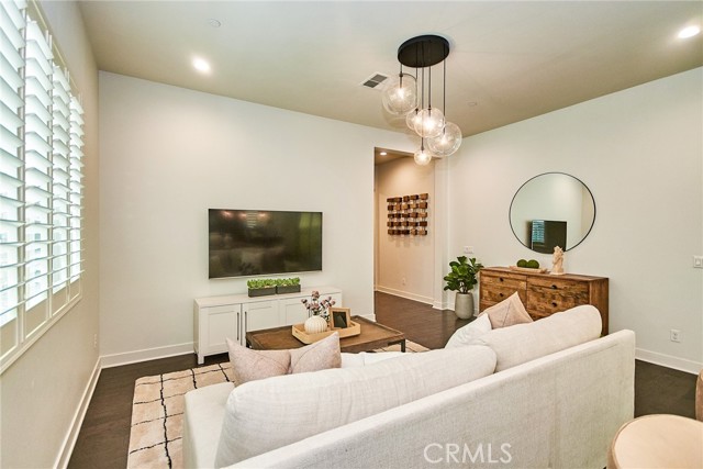 320 Magnet, Irvine CA: https://media.crmls.org/medias/f8d75964-81cf-461f-a02e-96794f08b942.jpg