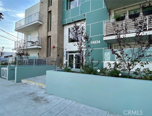 14934 Burbank BLVD Unit: 304