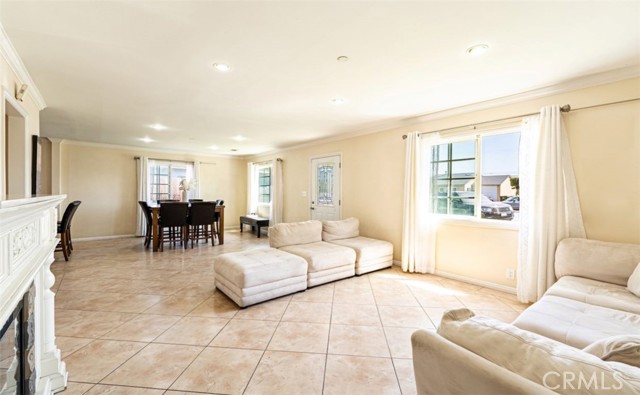 Detail Gallery Image 3 of 28 For 8707 Byers St, Downey,  CA 90242 - 4 Beds | 2 Baths