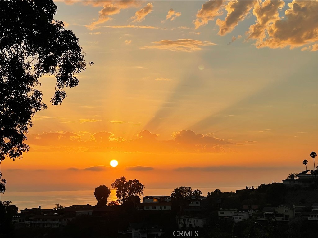 https://media.crmls.org/medias/f8dbd991-01ee-407f-8c17-6c7494c56032.jpg?preset=X-Large