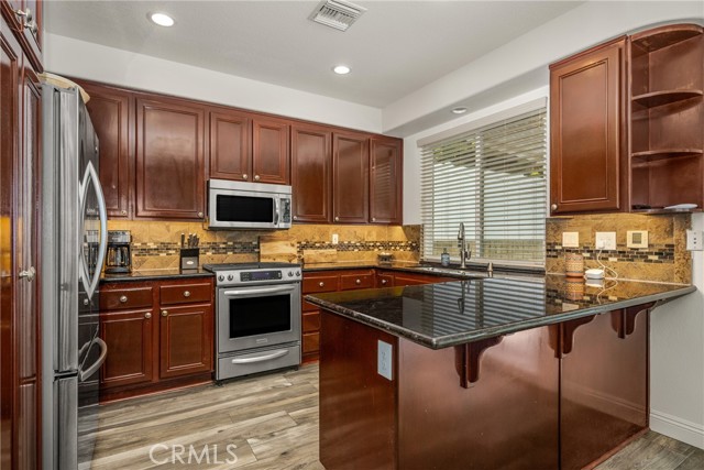 Detail Gallery Image 18 of 32 For 995 S Silver Star Way, Anaheim,  CA 92808 - 3 Beds | 2/1 Baths