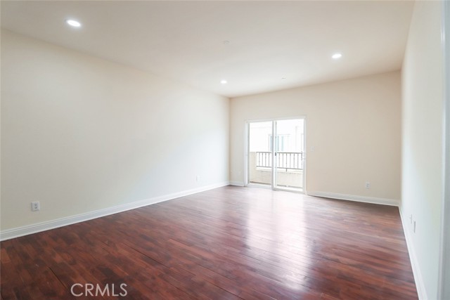Detail Gallery Image 31 of 46 For 7132 Farralone Ave #207,  Canoga Park,  CA 91303 - 3 Beds | 2/1 Baths