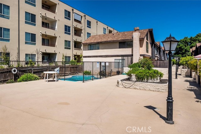 Detail Gallery Image 32 of 34 For 5461 Newcastle Ave #8,  Encino,  CA 91316 - 2 Beds | 2/1 Baths