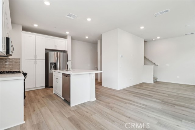 Detail Gallery Image 4 of 22 For 1541 Stratus Dr, Pomona,  CA 91768 - 2 Beds | 2/1 Baths