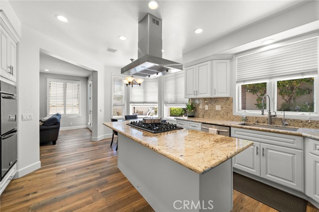 19025 Bayhill Lane, Huntington Beach CA: https://media.crmls.org/medias/f8ddbae2-16d5-4c2b-b4bd-f1411a579b30.jpg