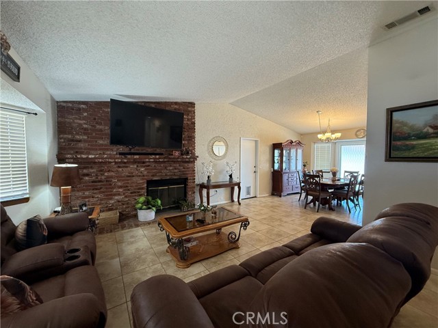 21275 Pocomoke Court, Apple Valley CA: https://media.crmls.org/medias/f8de4cbc-3db1-47c2-8cfd-b9431c5e7c28.jpg