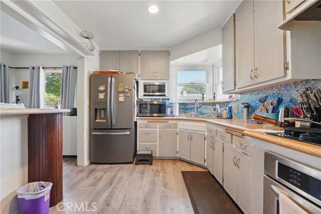Detail Gallery Image 4 of 31 For 1320 23rd St, Manhattan Beach,  CA 90266 - 3 Beds | 2 Baths