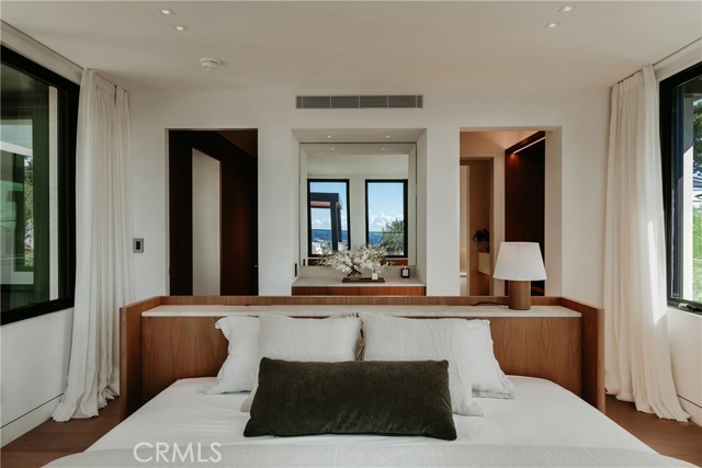101 N Poinsettia Avenue, Manhattan Beach CA: https://media.crmls.org/medias/f8df3240-ebe8-47ff-8606-e2954e03707d.jpg