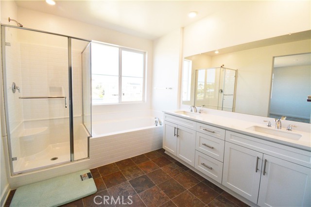 2553 E Kiwi Ct, Ontario CA: https://media.crmls.org/medias/f8df3cdd-94ac-4881-8346-4e488b7f9ae9.jpg