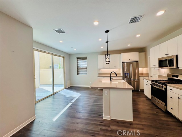 7457 Channel View Street, Chino CA: https://media.crmls.org/medias/f8df9cc0-b5f8-464f-b8bc-6a74a5a0a096.jpg
