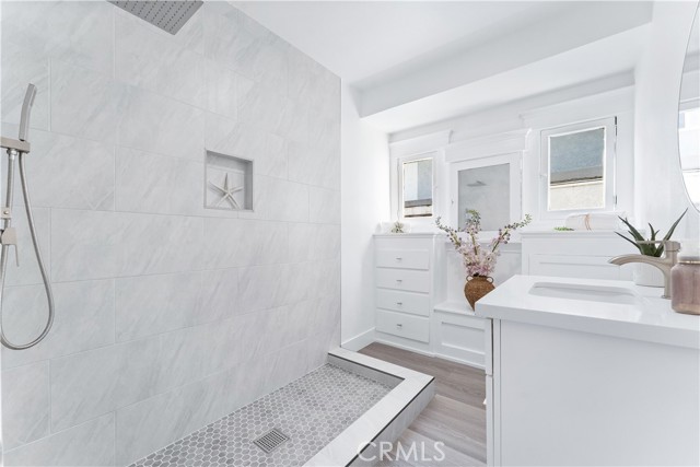 765 Loma Avenue, Long Beach CA: https://media.crmls.org/medias/f8e04824-52be-4967-b50d-455b0217c50a.jpg