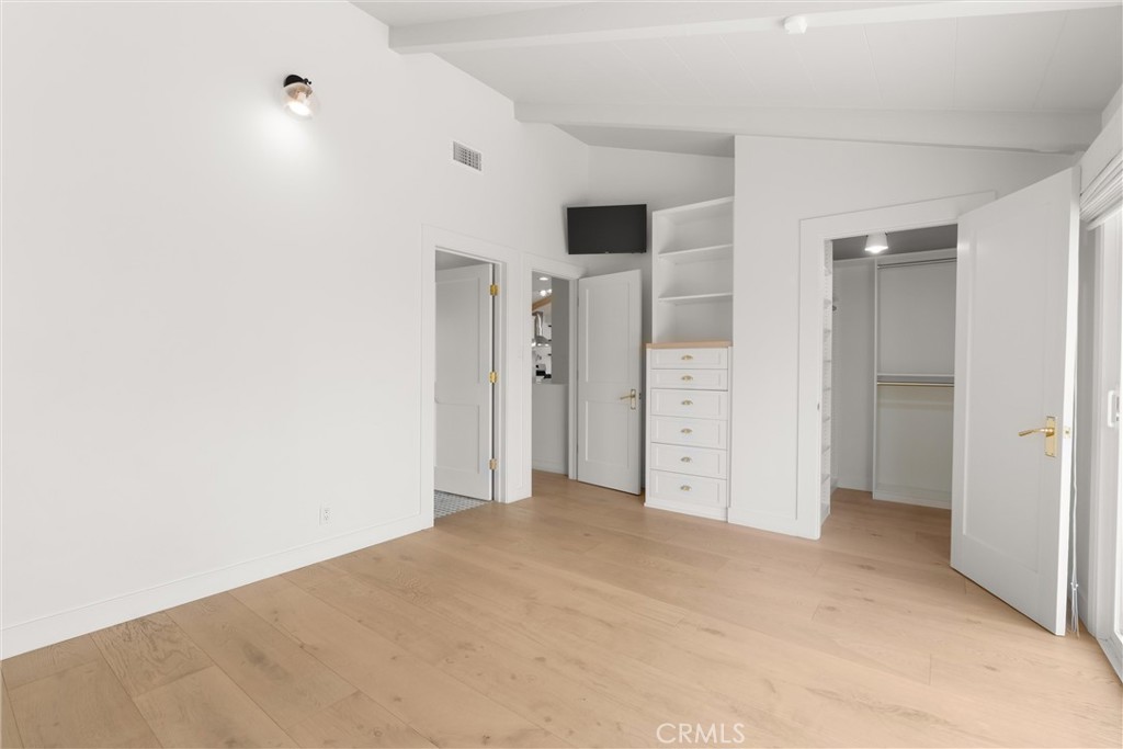 https://media.crmls.org/medias/f8e0878b-bc85-44c6-af2d-cf49f75ec404.jpg?preset=X-Large