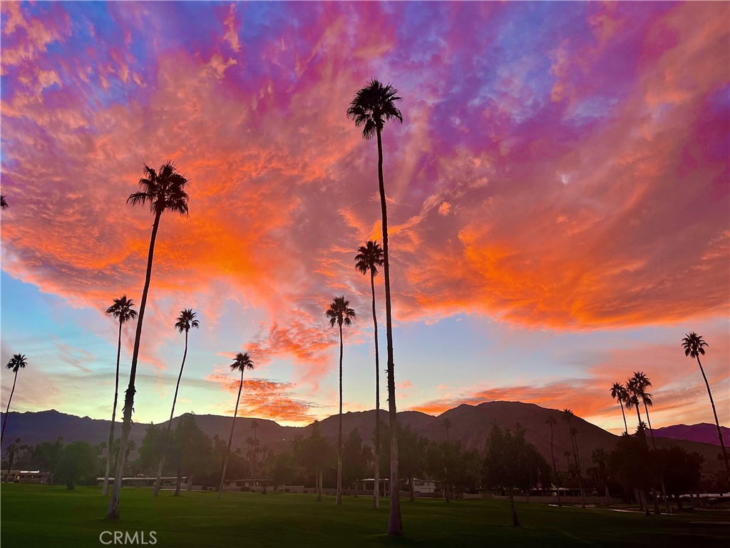 https://media.crmls.org/medias/f8e0a893-d339-4a42-9b89-e00d4bb7b7ff.jpg?preset=X-Large